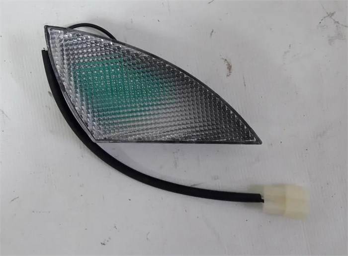 KingLong	236600110	Габарит кузова передний верхний правый белый LED Kinglong XMQ6129 236600110 - фото 5422