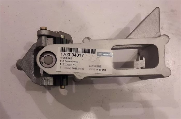 1703-04017	Кулиса переключения передач Yutong 6128 1703-04017