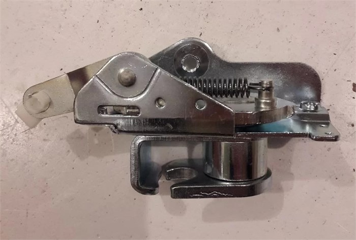 5940-14237	Замок люка багажного отсека (правое) Yutong 6122/6128 5940-14237