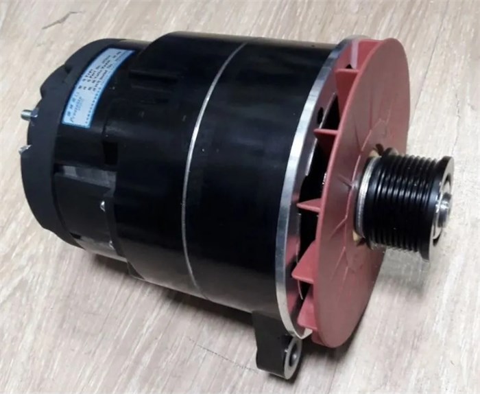 Генератор Yutong 6121 CUMMINS основной ZK6118HGA/19HA/22H9/29H 3701-00180 3701-00180