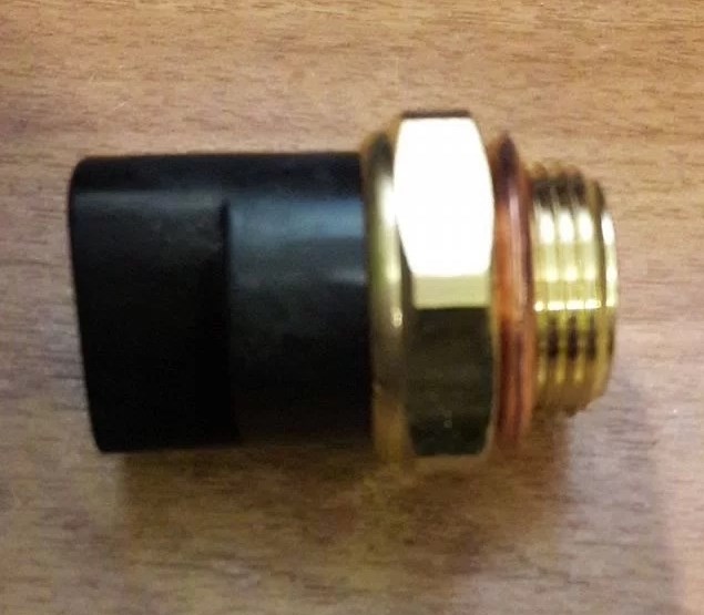 3685-00071	Датчик температуры воды (охлаждающей жидкости/включения вентилятора) Yutong 6122/6938 3685-00071