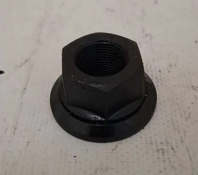 Гайка колеса передней ступицы M22x1.5-10;SPL-1-017(26) Yutong 6118 9601-01351 9601-01351