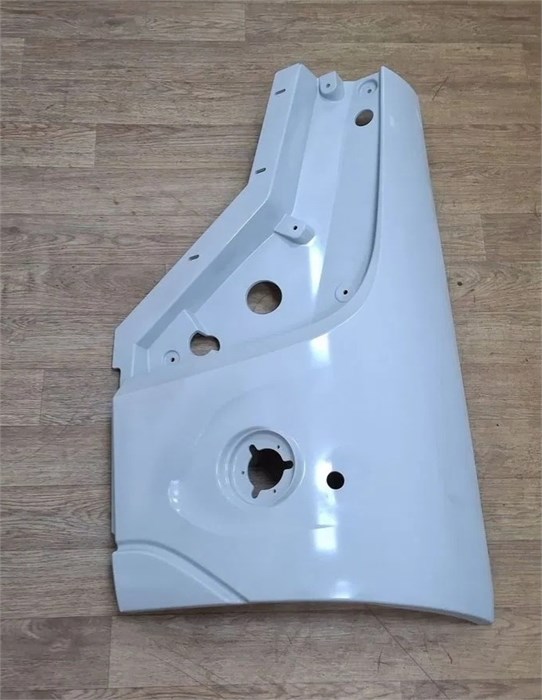 Yutong	5602-08206	Часть бампера правая задняя (клык) (org.) Yutong ZK 6128 5602-08206